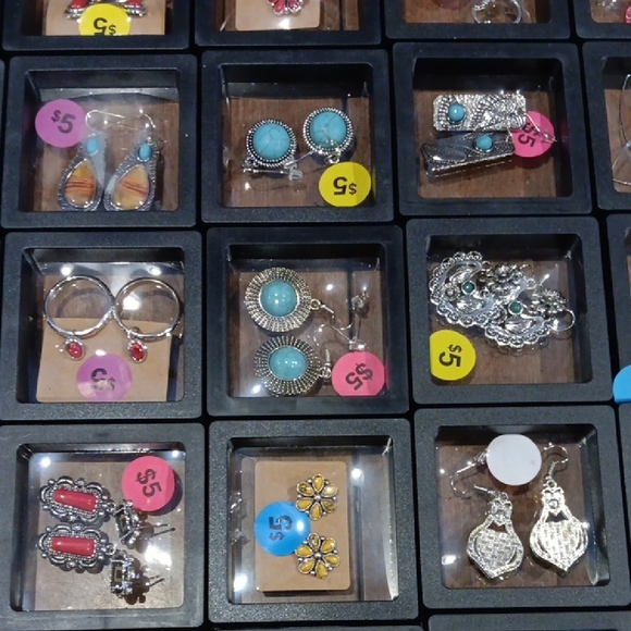 Earrings in cases. - Picture 1 of 8